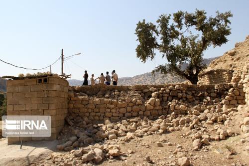 توزیع کمک های بهداشتی و غذایی میان زلزله زدگان پاکستان